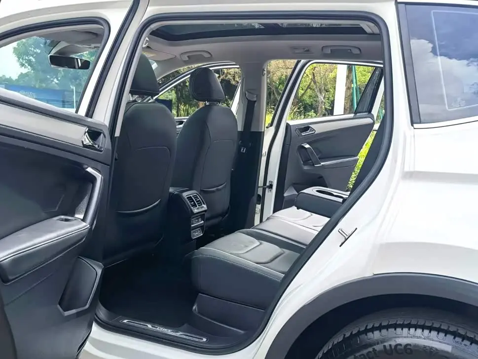 Volkswagen Tiguan L PHEV 2021 — Фото 10/20