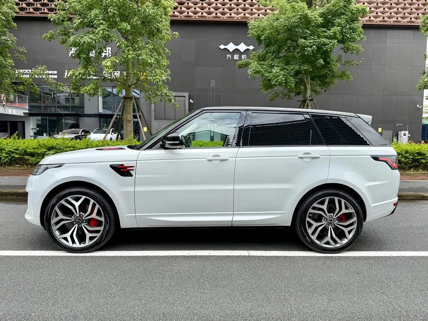 Land Rover Range Rover Sport 2018 — Фото 4/20