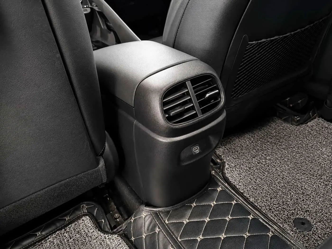 Hyundai Elantra 2023 — Photo 13/20
