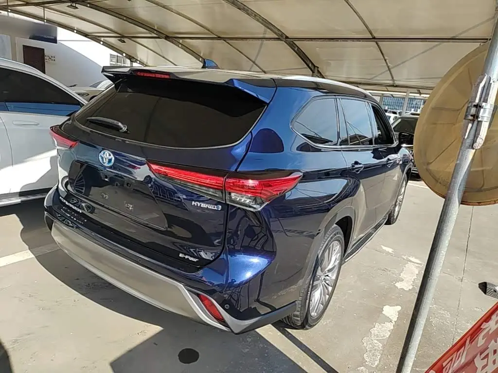 Toyota Highlander 2021 — Фото 5/20