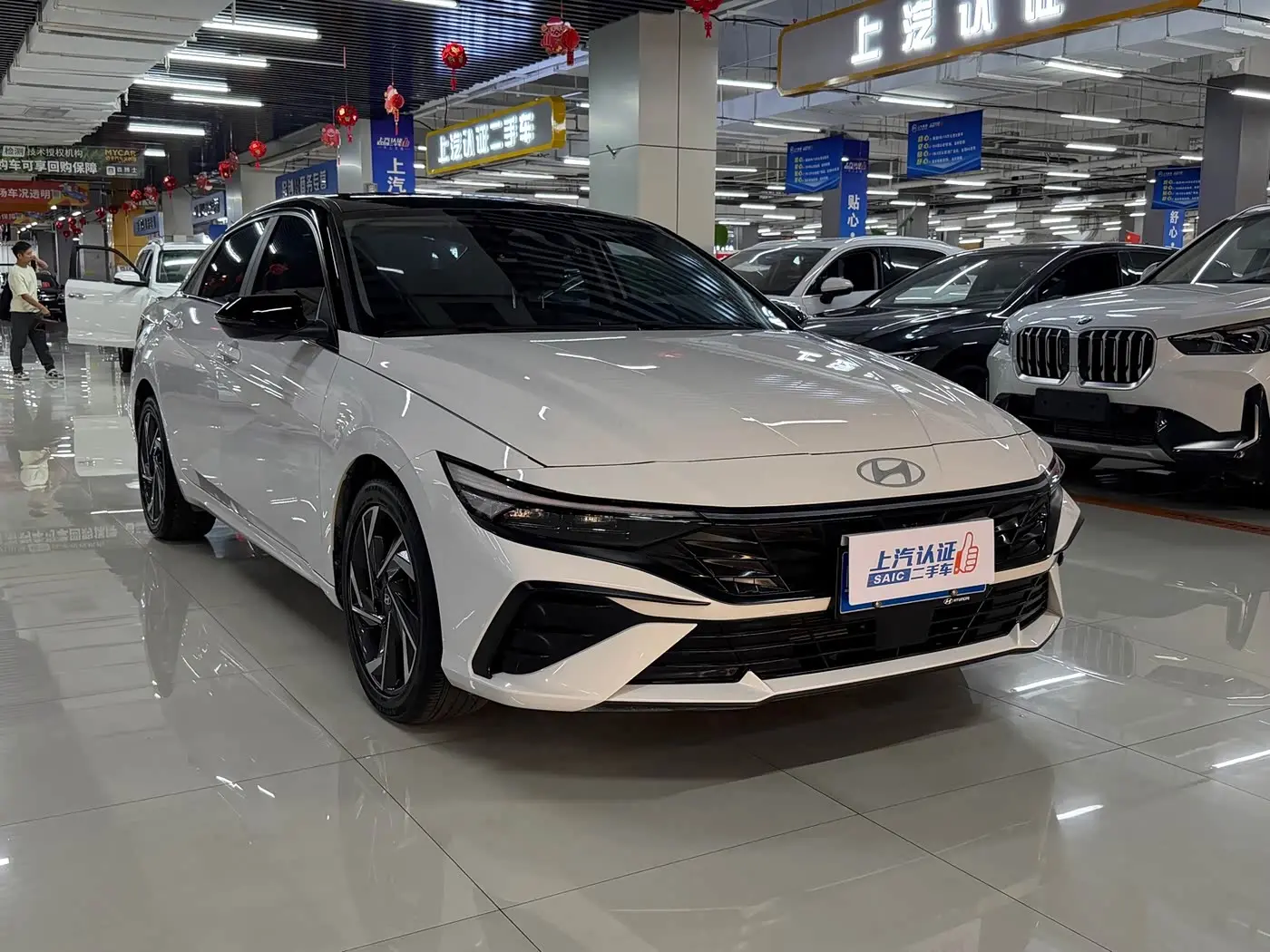 Hyundai Elantra 2023 — Фото 2/9