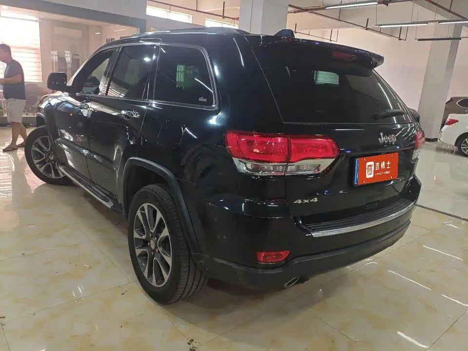 Jeep Grand Cherokee 2019 — Фото 6/9
