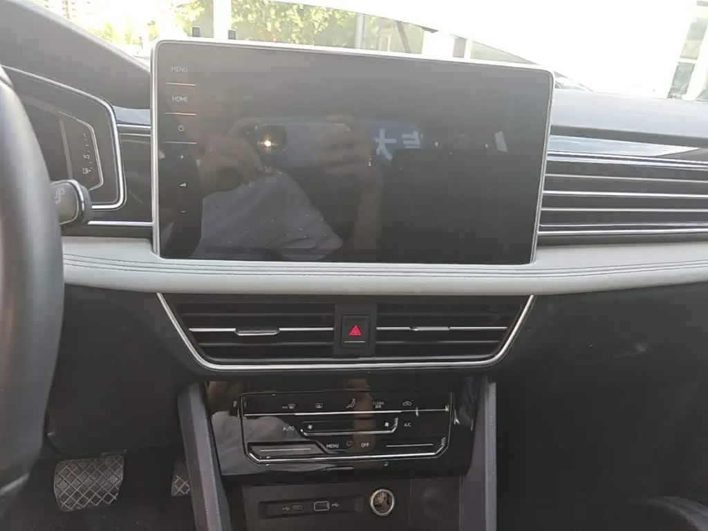 Volkswagen Tiguan L 2024 — Photo 13/20