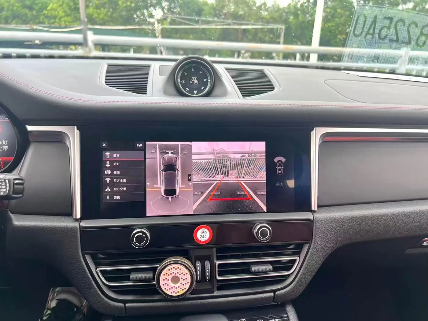 Porsche Macan 2023 — Photo 17/20