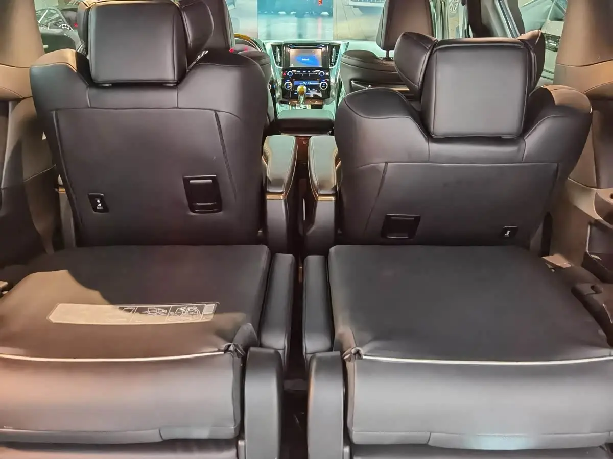 Toyota Alphard 2020 — Photo 8/10