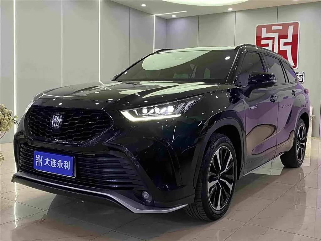 Toyota Crown Kluger 2024 — Photo 1/18