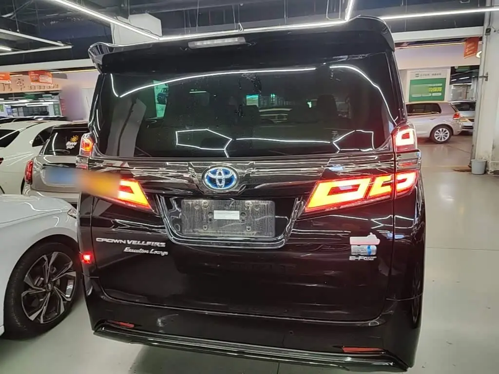 Toyota Vellfire 2022 — Photo 6/20
