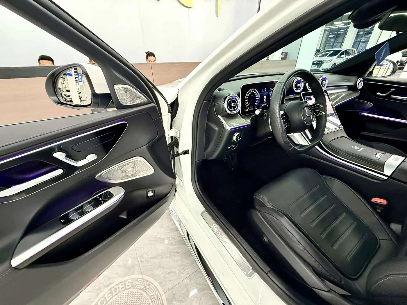 Mercedes-Benz C-Class 2024 — Photo 13/17