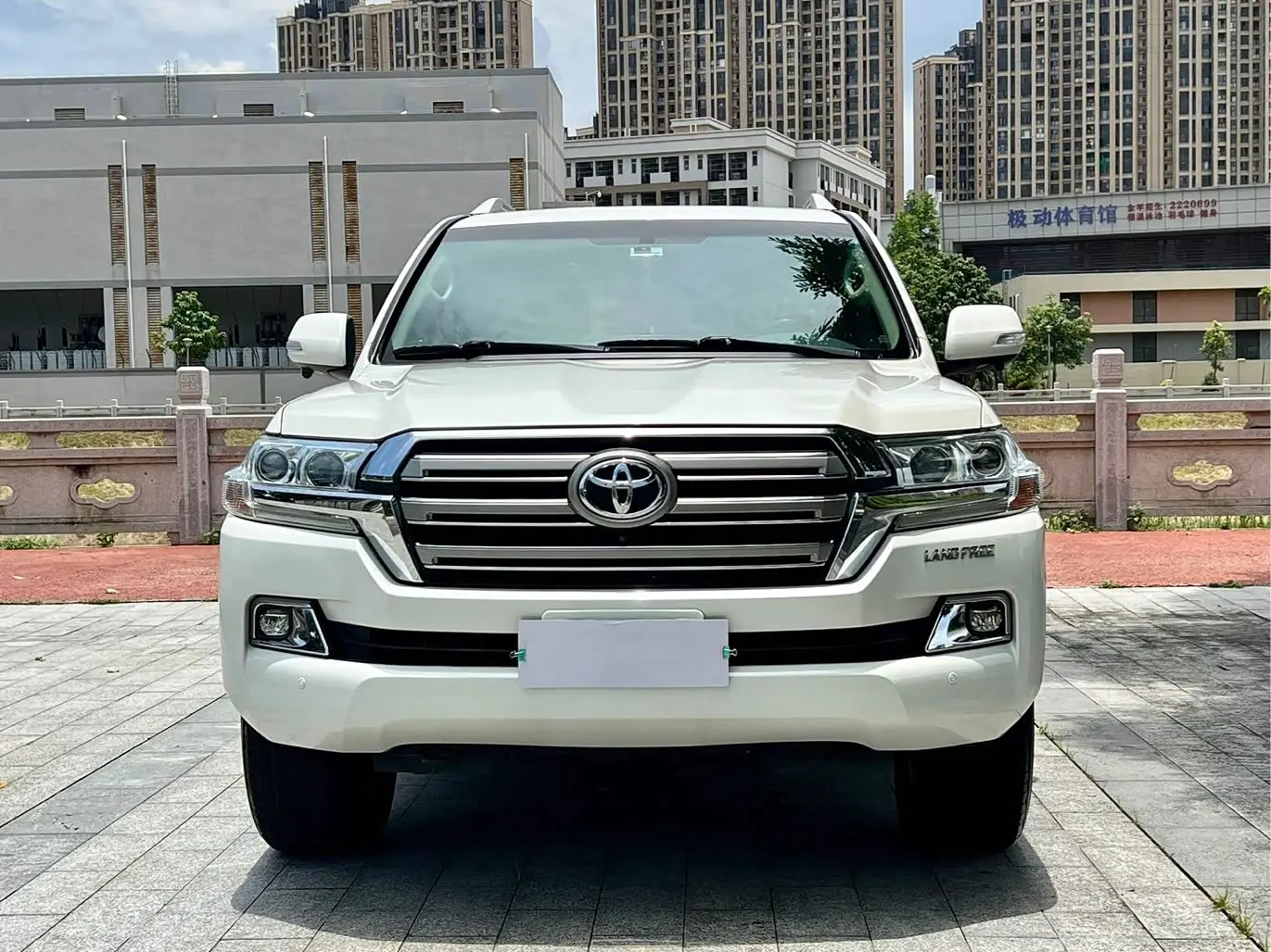 Toyota Land Cruiser 2018 — Фото 2/9