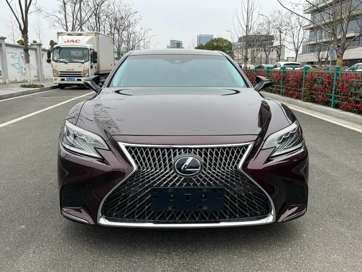 Lexus LS 2020 — Photo 2/16