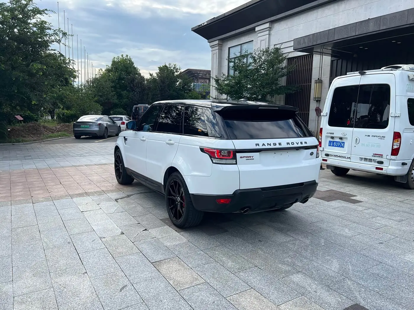 Land Rover Range Rover Sport 2015 — Photo 18/18