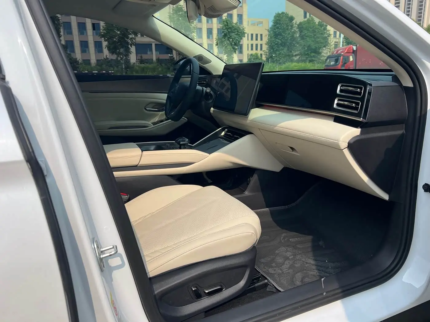 BYD Qin L 2024 — Photo 13/20
