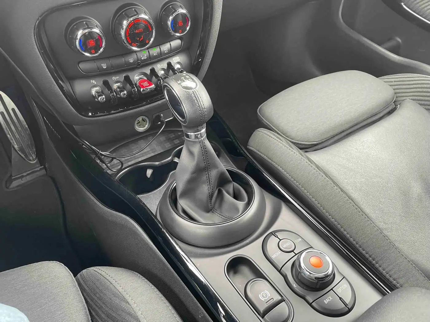 MINI CLUBMAN 2018 — Photo 9/19