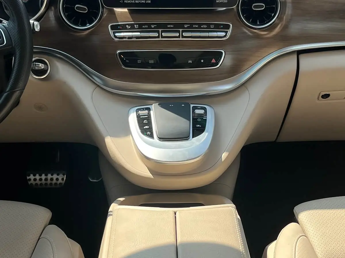 Mercedes-Benz V-Class 2024 — Фото 13/15