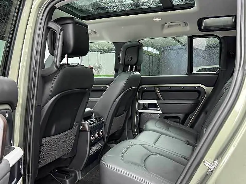 Land Rover Defender 2023 — Фото 6/15