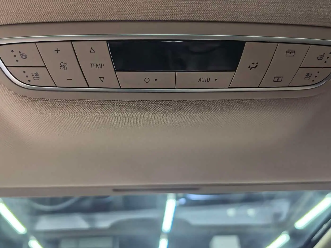 Buick GL8 2020 — Photo 16/16