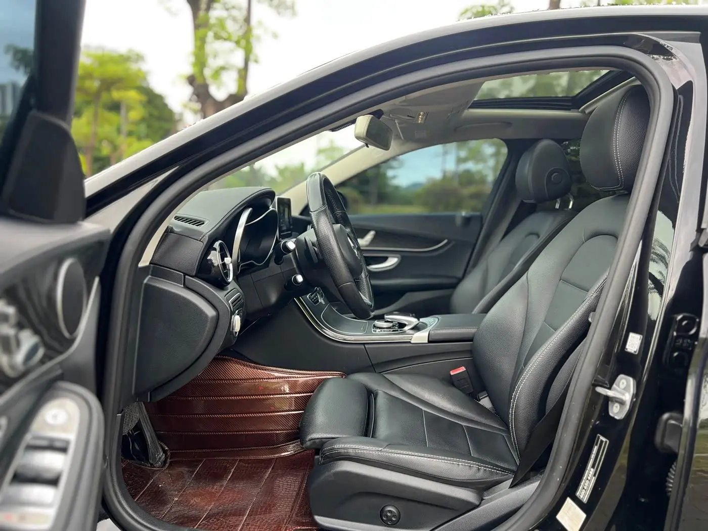 Mercedes-Benz C-Class 2017 — Photo 8/16