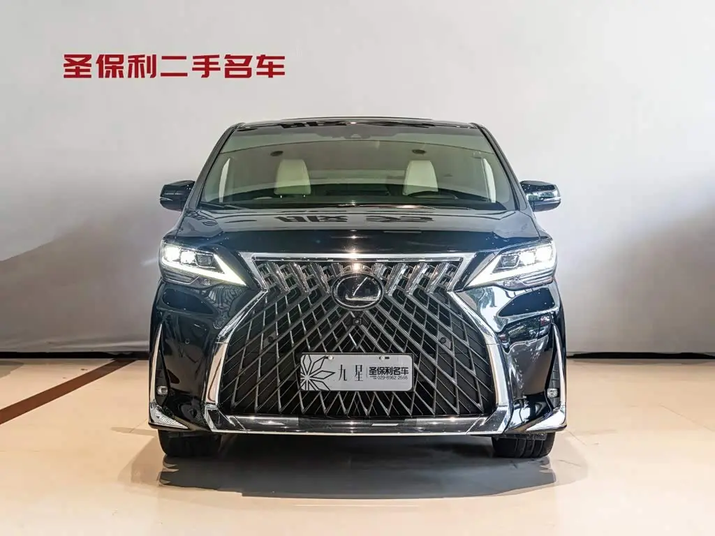 Lexus LM 2022 — Photo 2/20