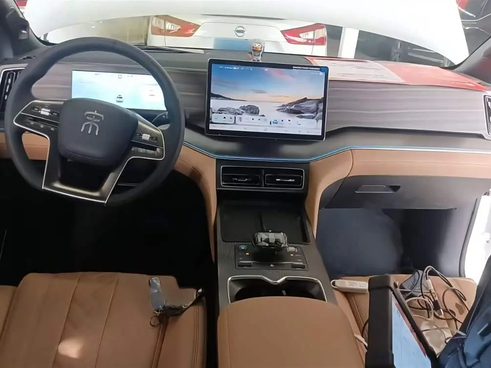 BYD Song L DM-i 2024 — Фото 9/14