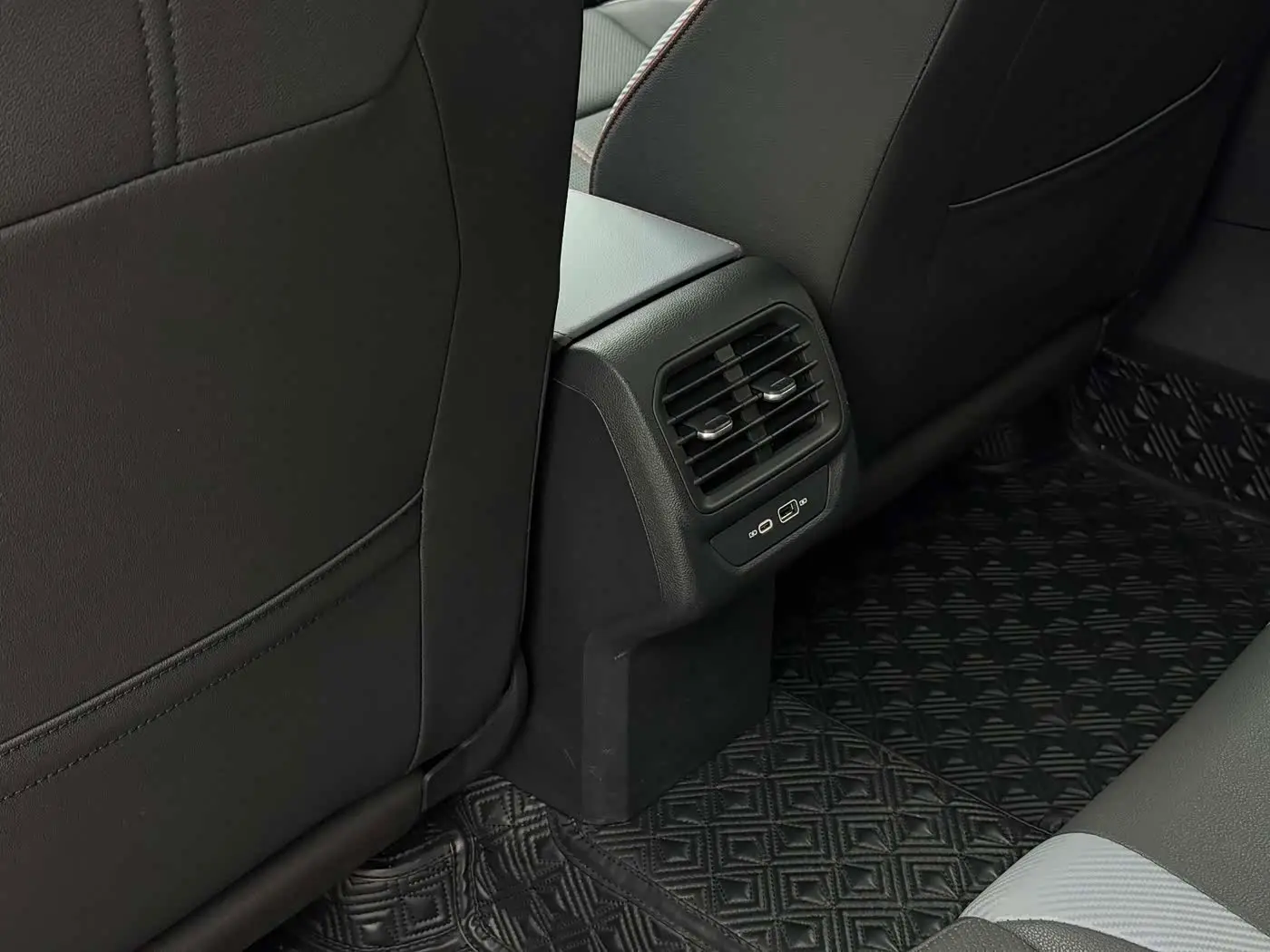 Volkswagen Lamando 2022 — Photo 14/20