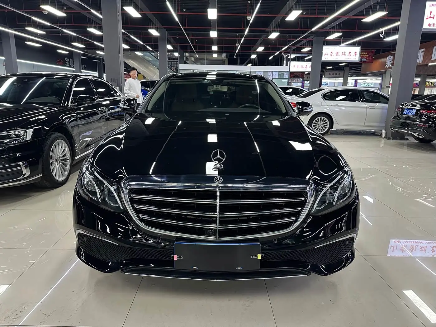 Mercedes-Benz E-Class 2020 — Photo 2/15
