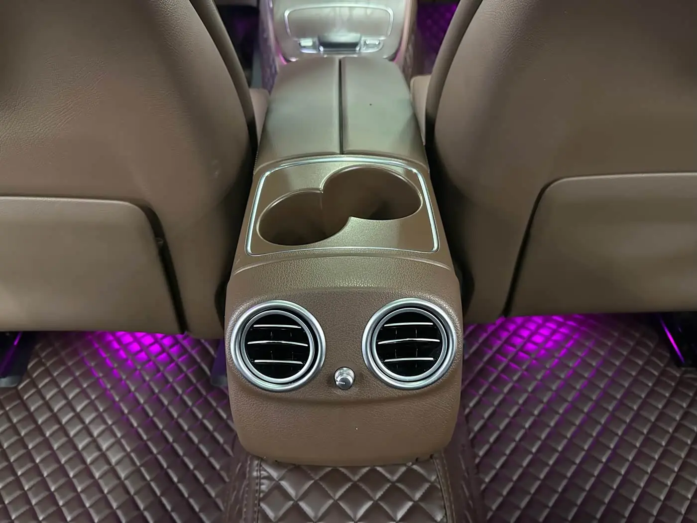Mercedes-Benz E-Class 2020 — Photo 15/15