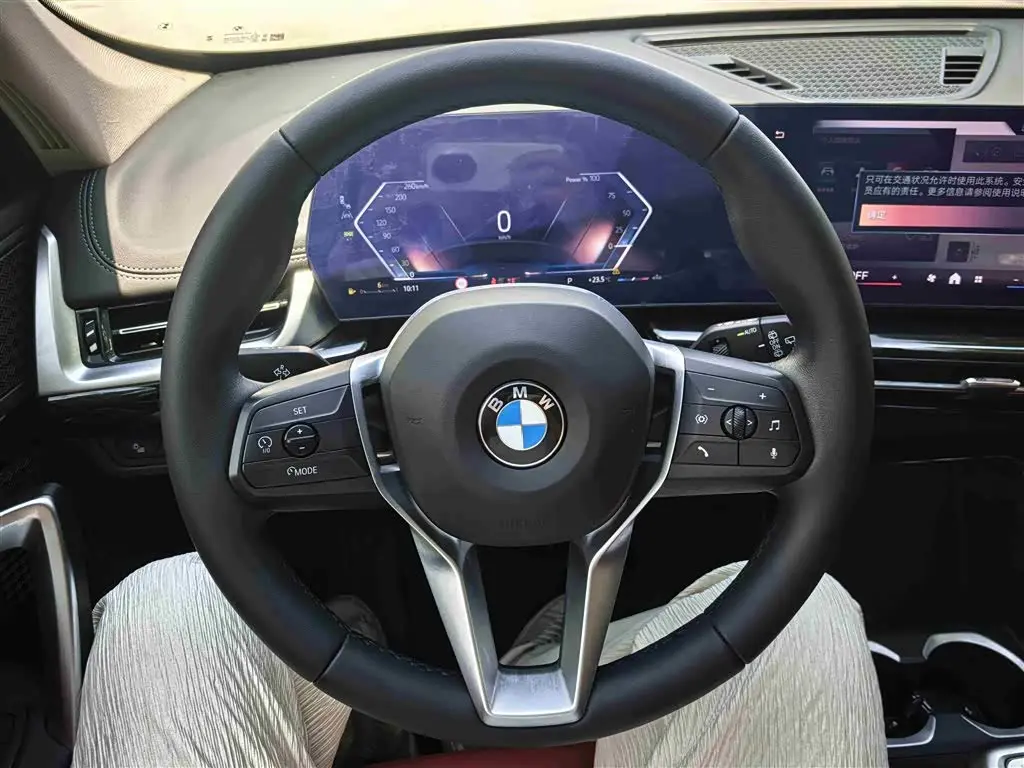 BMW X1 2023 — Photo 8/13