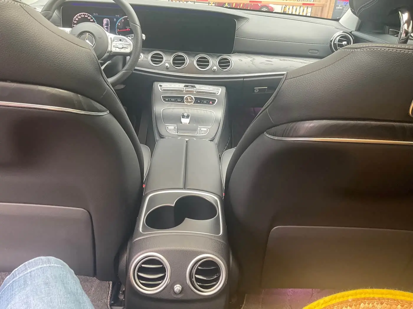Mercedes-Benz E-Class 2019 — Photo 13/19