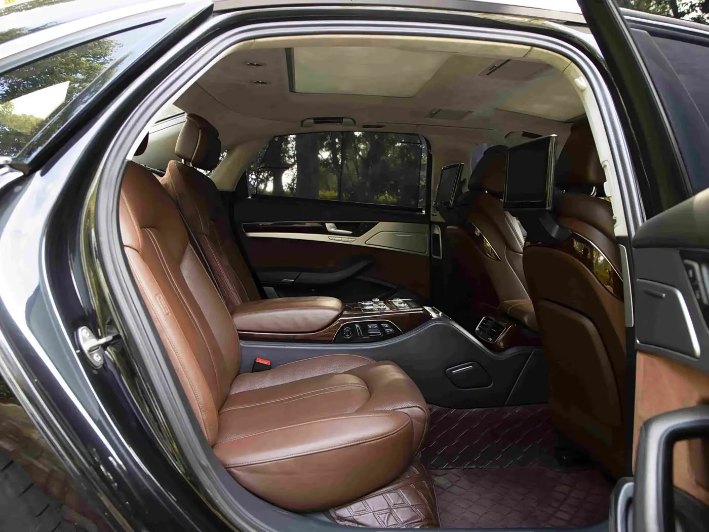 Audi A8 2012 — Photo 12/20