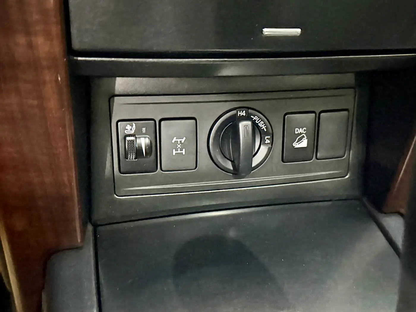 Toyota Prado 2016 — Photo 8/19