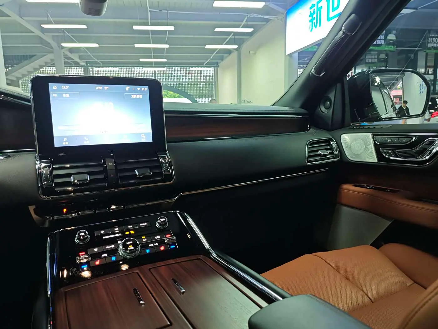 Lincoln Navigator 2021 — Photo 14/17