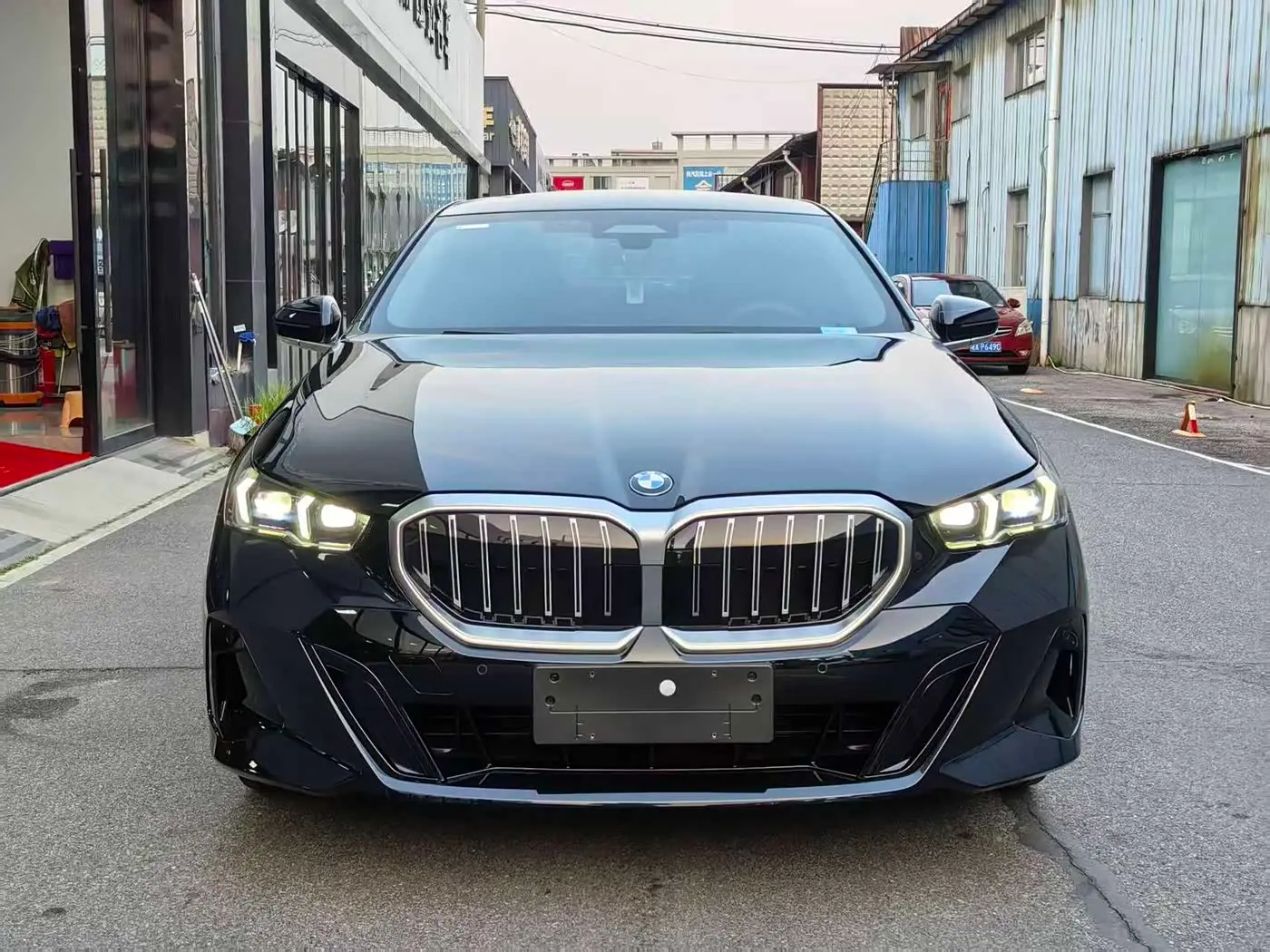 BMW 5 Series 2025 — Photo 2/20