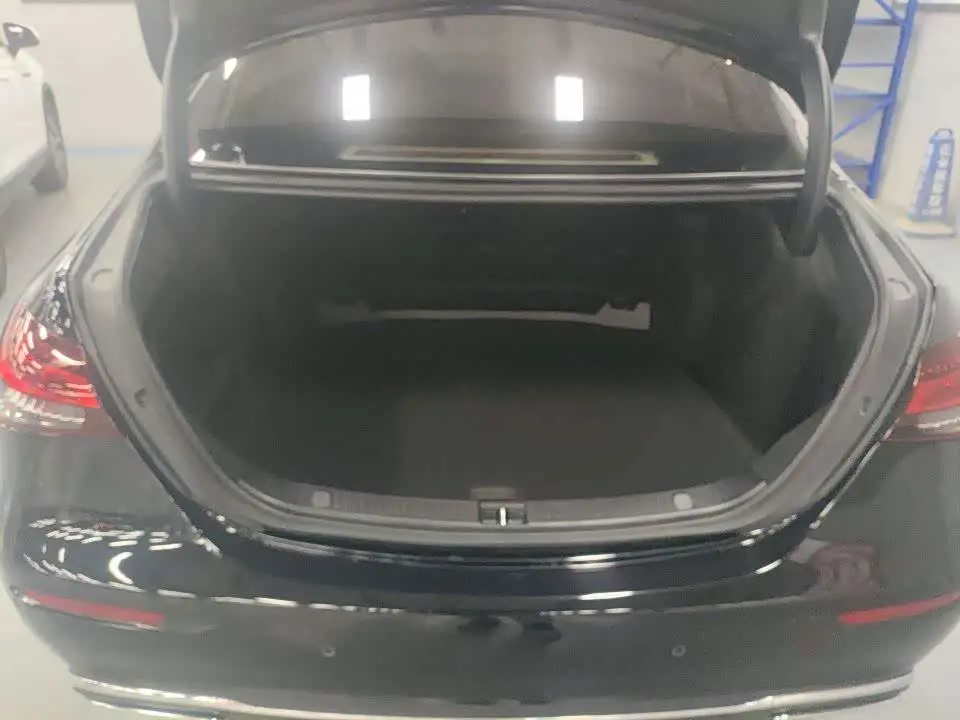Mercedes-Benz E-Class 2022 — Photo 7/9