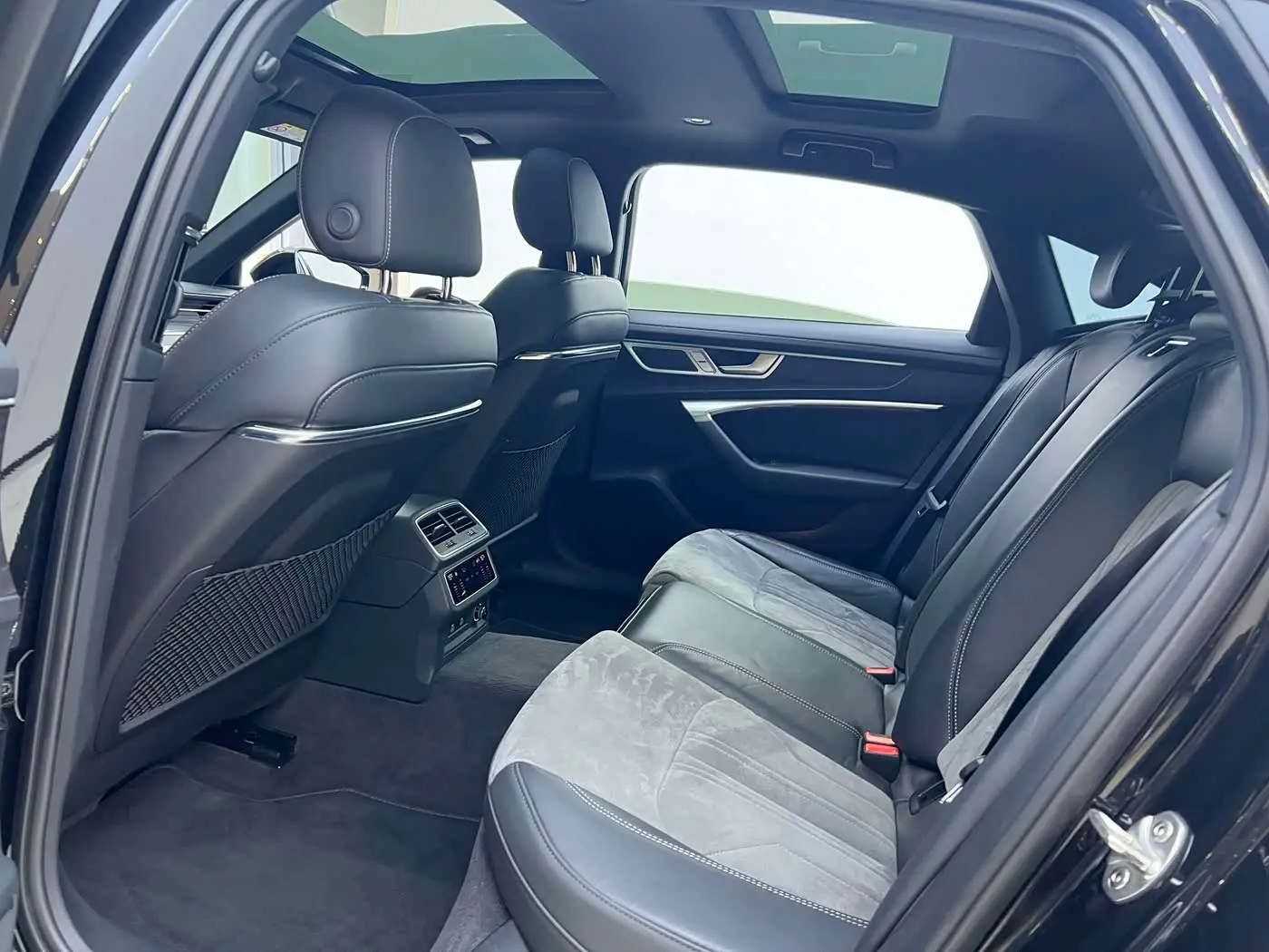 Audi A6L 2023 — Photo 7/14