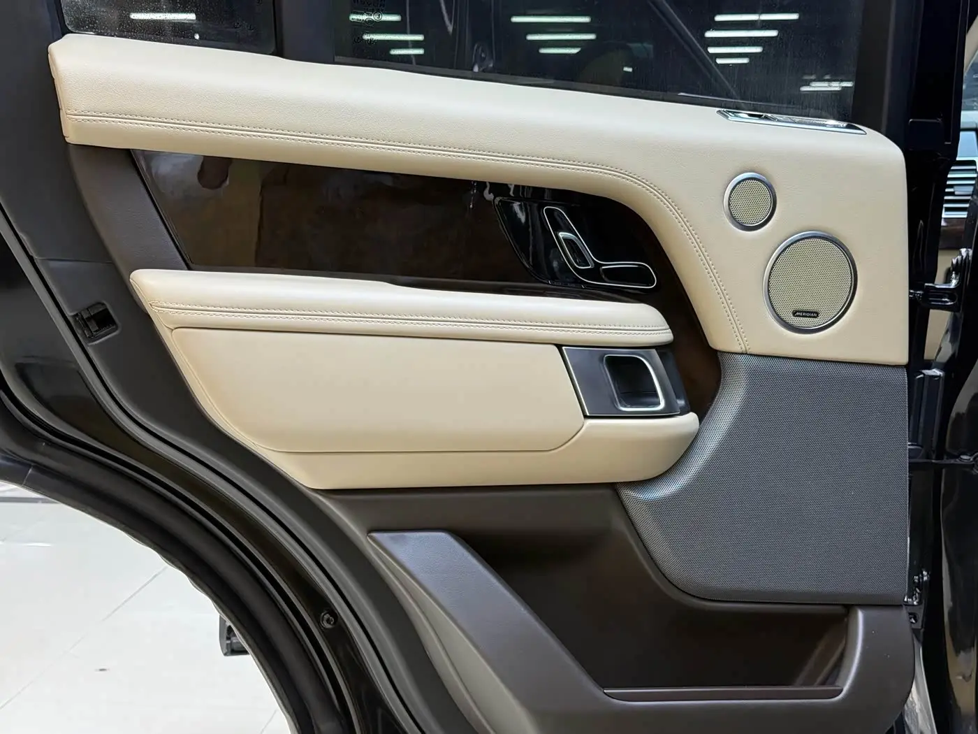 Land Rover Range Rover 2022 — Photo 7/14