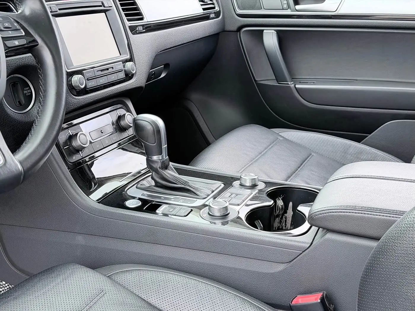 Volkswagen Touareg 2017 — Photo 11/15