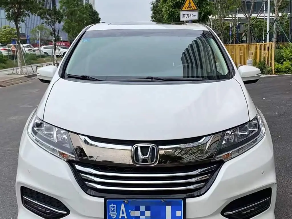 Honda Odyssey 2019 — ფოტო 1/9