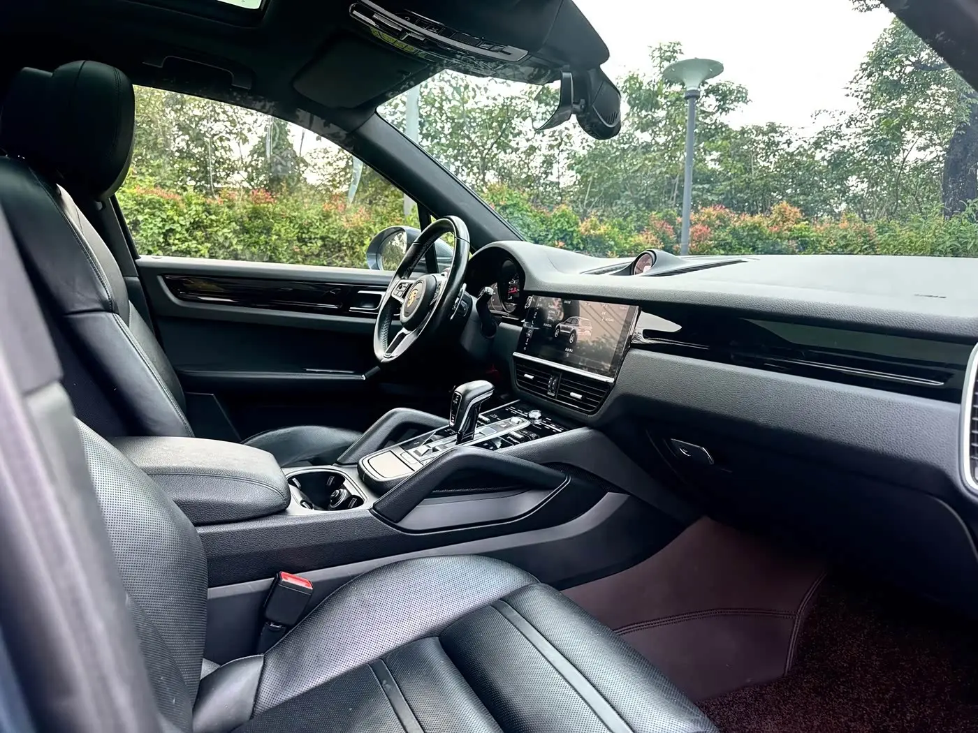 Porsche Cayenne 2018 — Photo 8/16