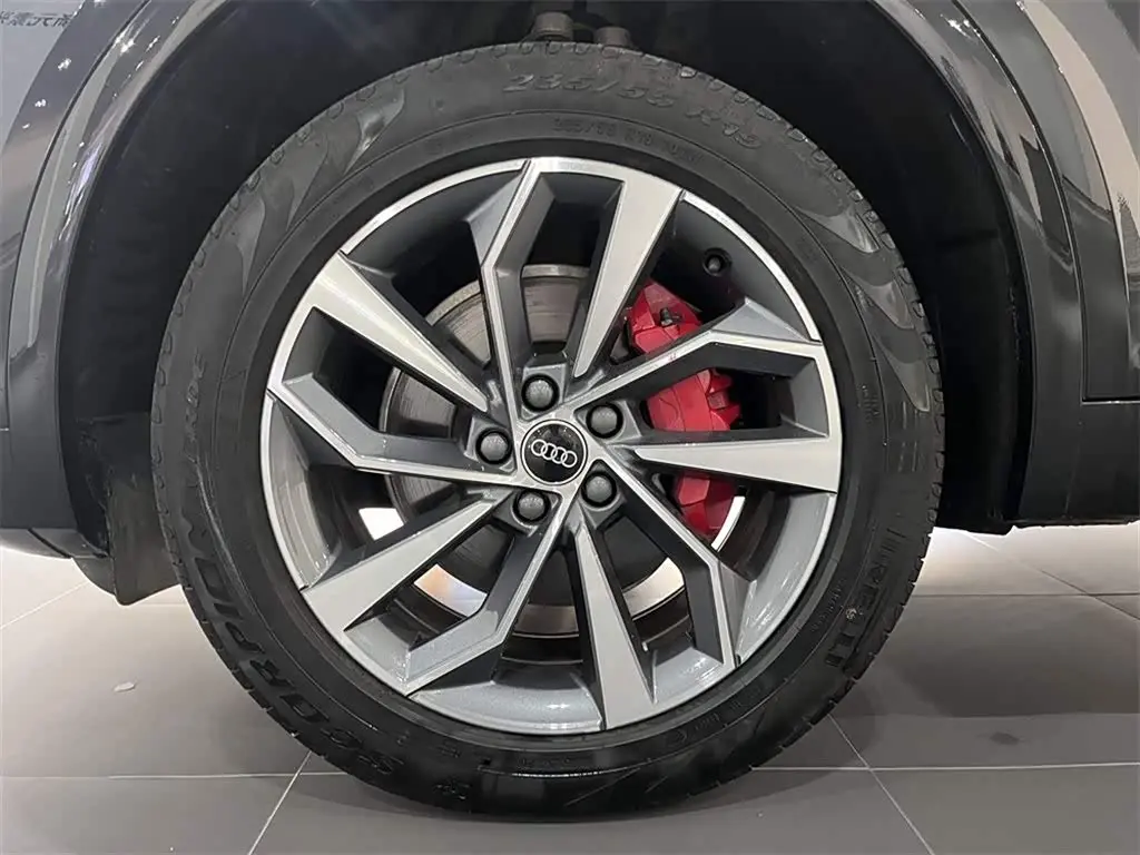 Audi Q5L 2024 — Photo 16/16