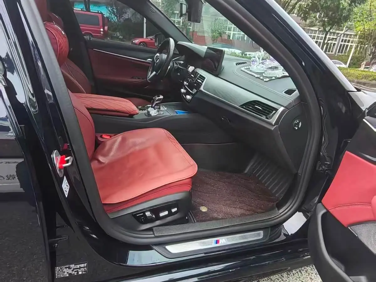 BMW 5 Series 2021 — Photo 13/14