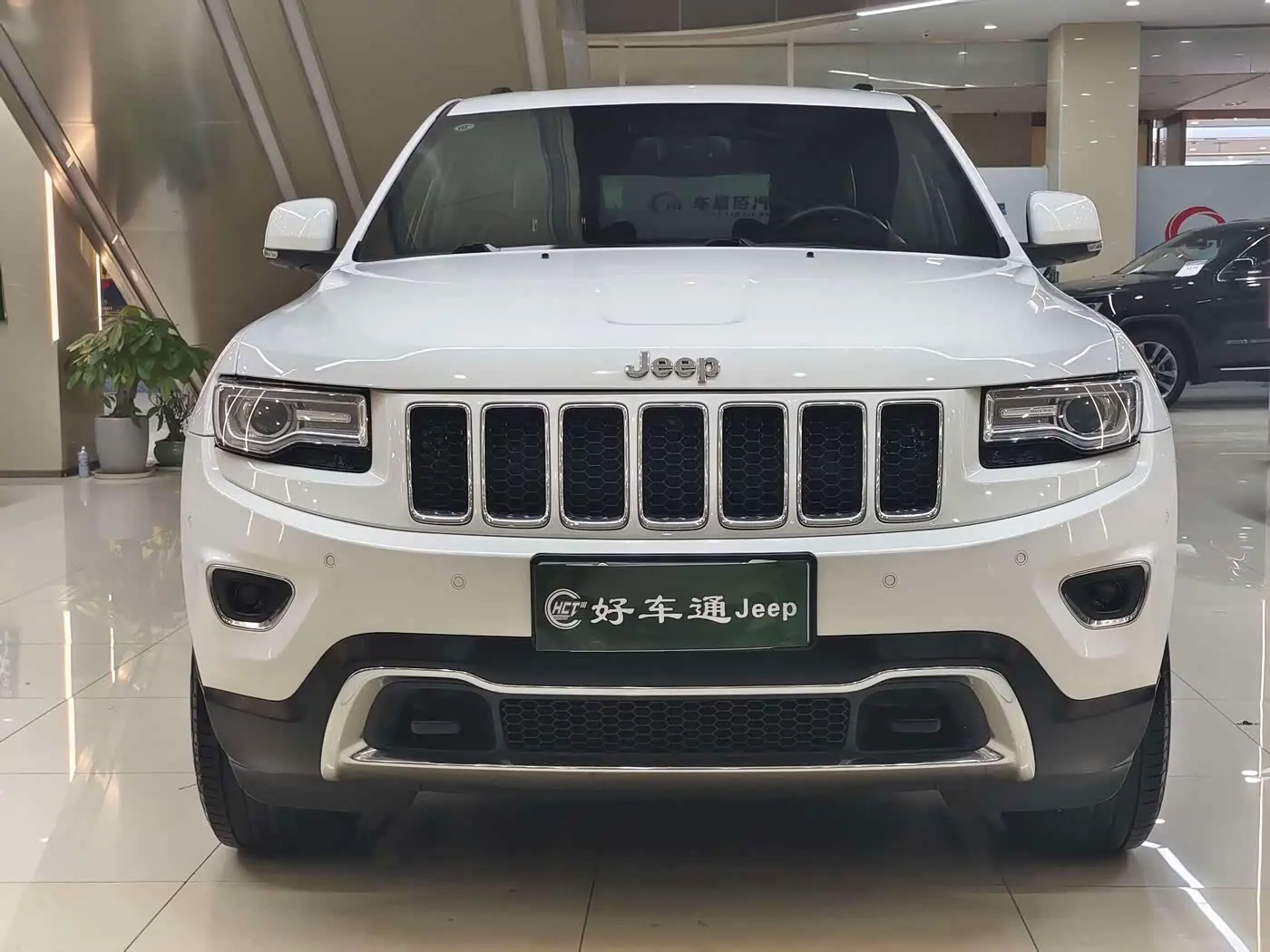 Jeep Grand Cherokee 2015 — Фото 2/20