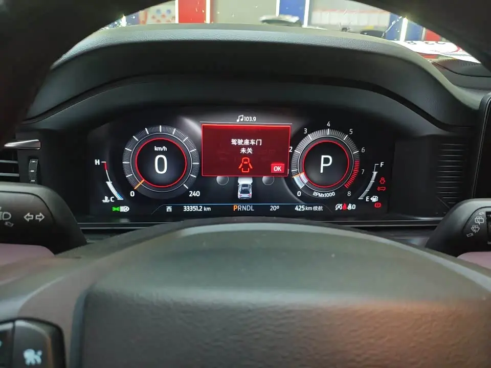 Ford Explorer 2023 — Photo 3/16