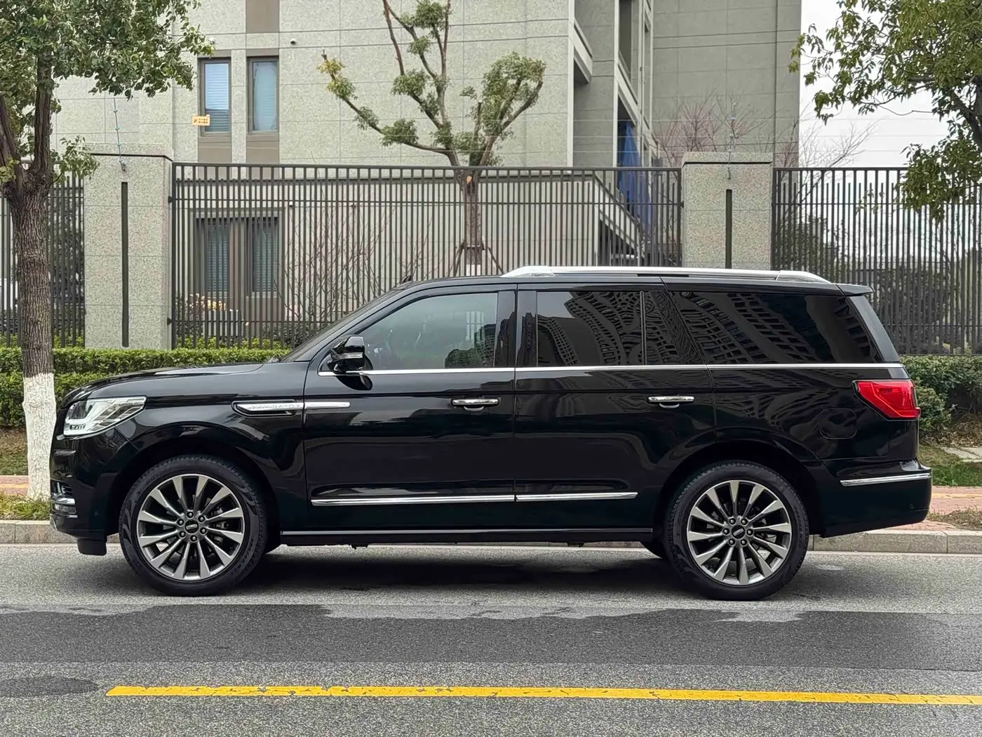Lincoln Navigator 2019 — Photo 14/16