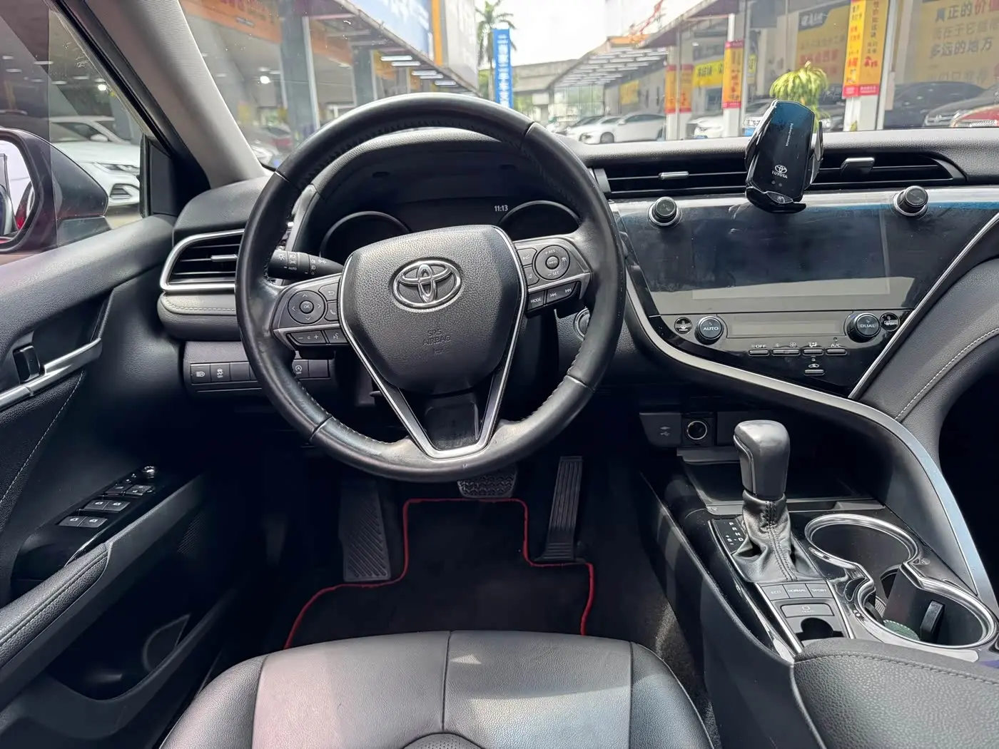 Toyota Camry 2019 — Photo 17/20