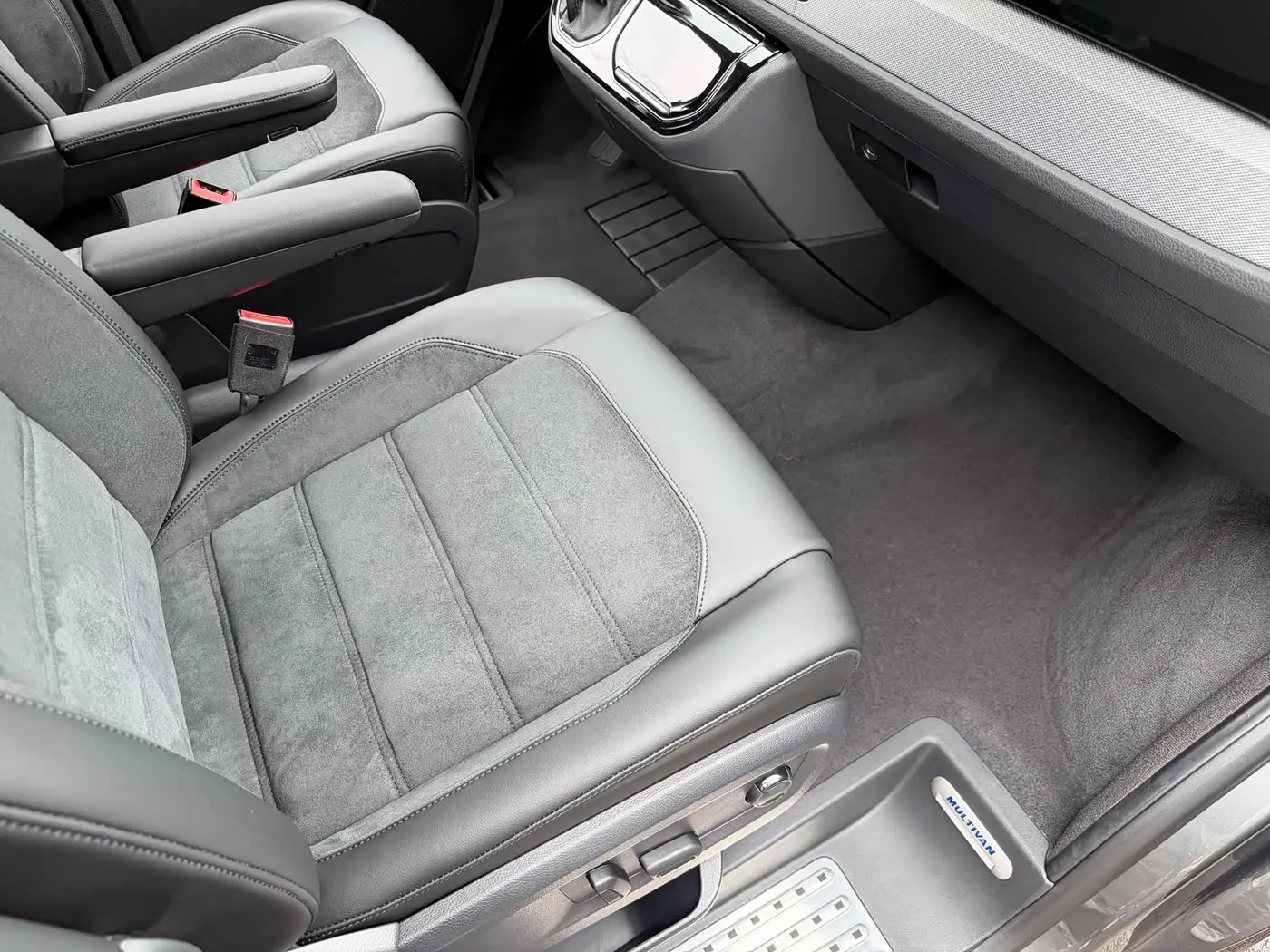 Volkswagen Multivan 2018 — Photo 14/20