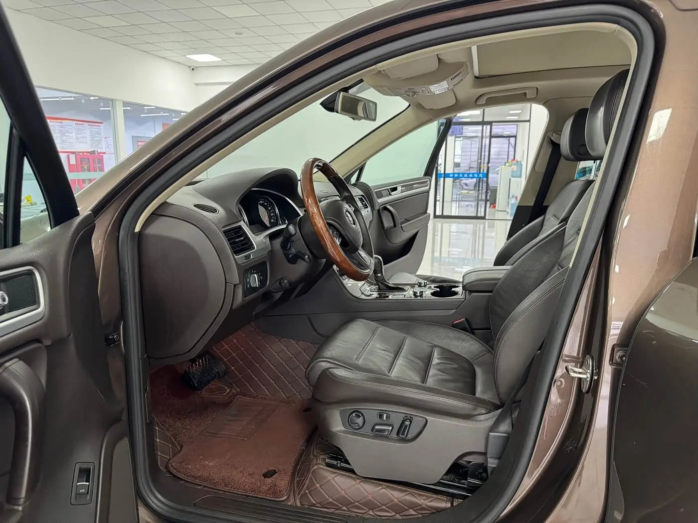Volkswagen Touareg 2015 — Фото 12/15