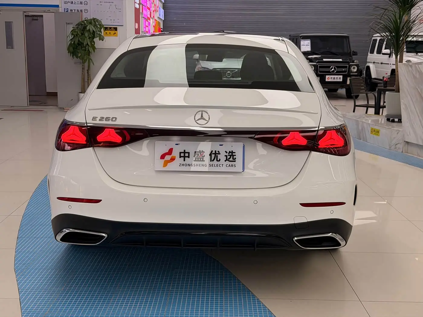Mercedes-Benz E-Class 2024 — Фото 14/16