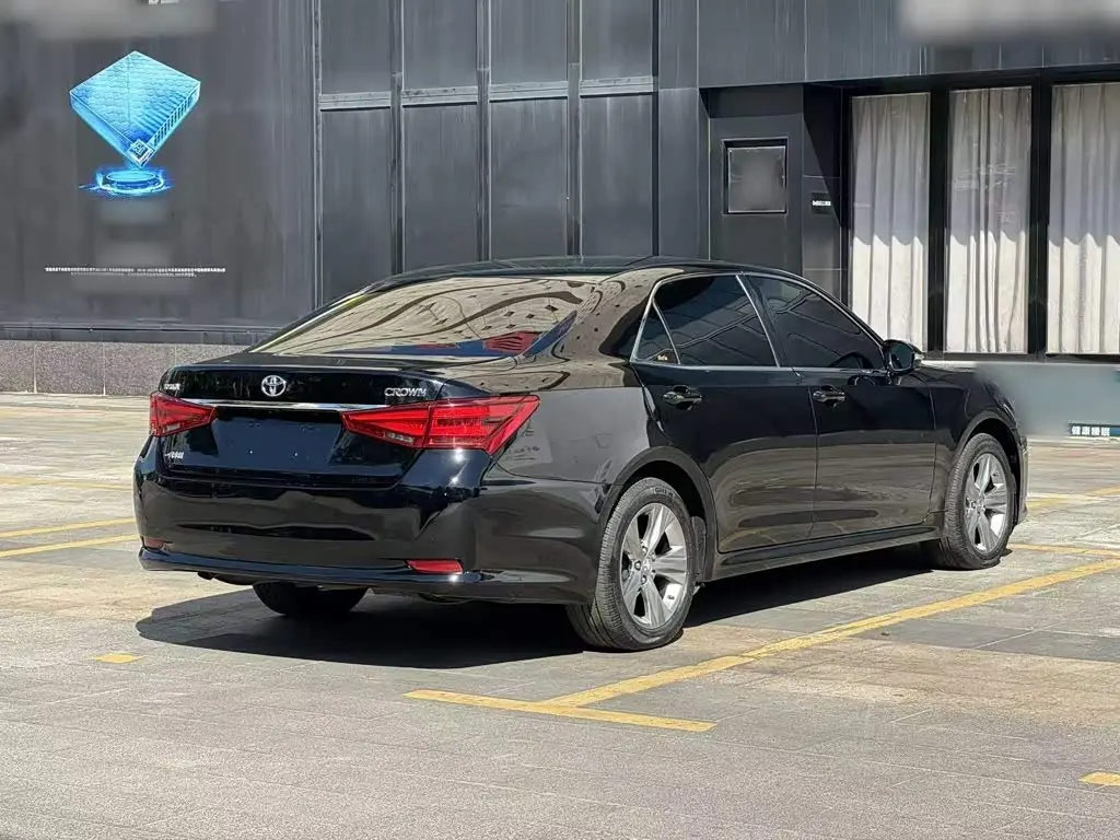 Toyota Crown 2017 — Şəkil 10/20