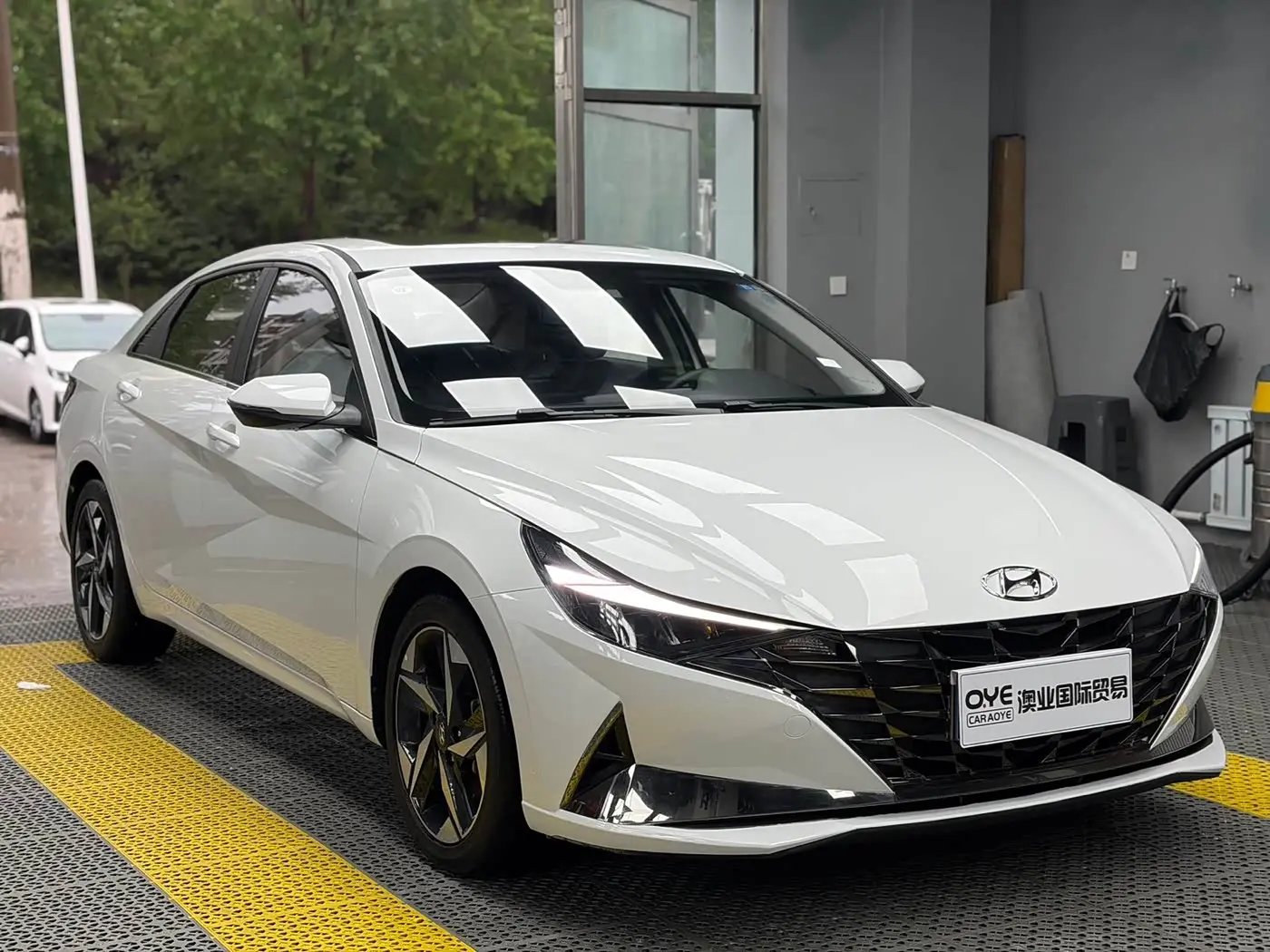 Hyundai Elantra 2023 — Фото 3/20