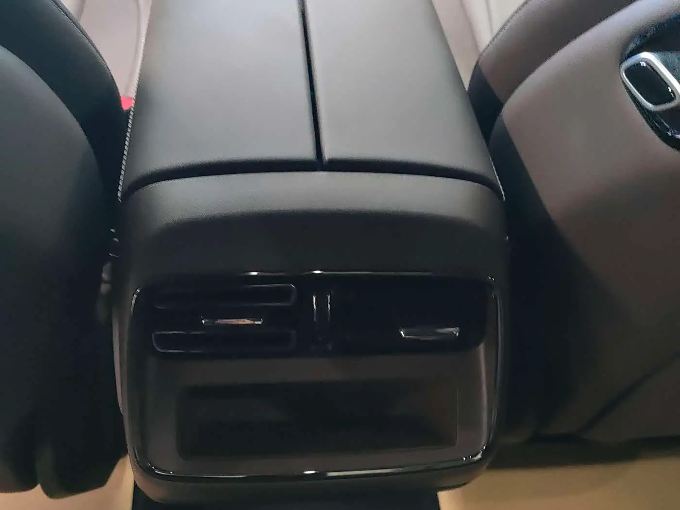 BYD Han 2024 — Photo 18/20